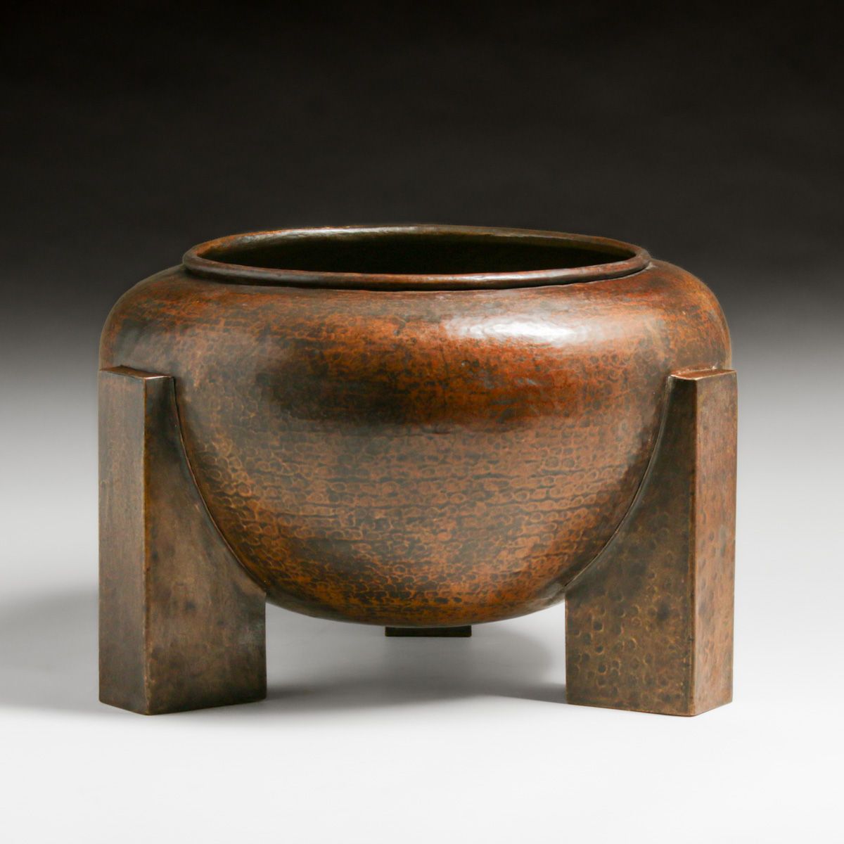 Prairie School Hammered Copper Jardiniere c1910