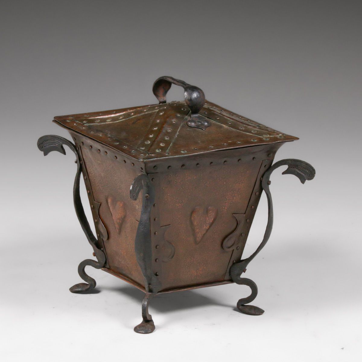 English Arts & Crafts Hammered Copper & Hand-Forged Iron Coal Scuttle c1890s