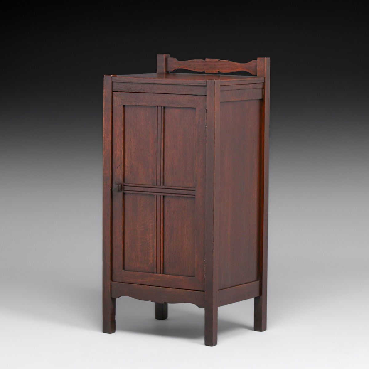 Grand Rapids One-Door Cellarette c1910