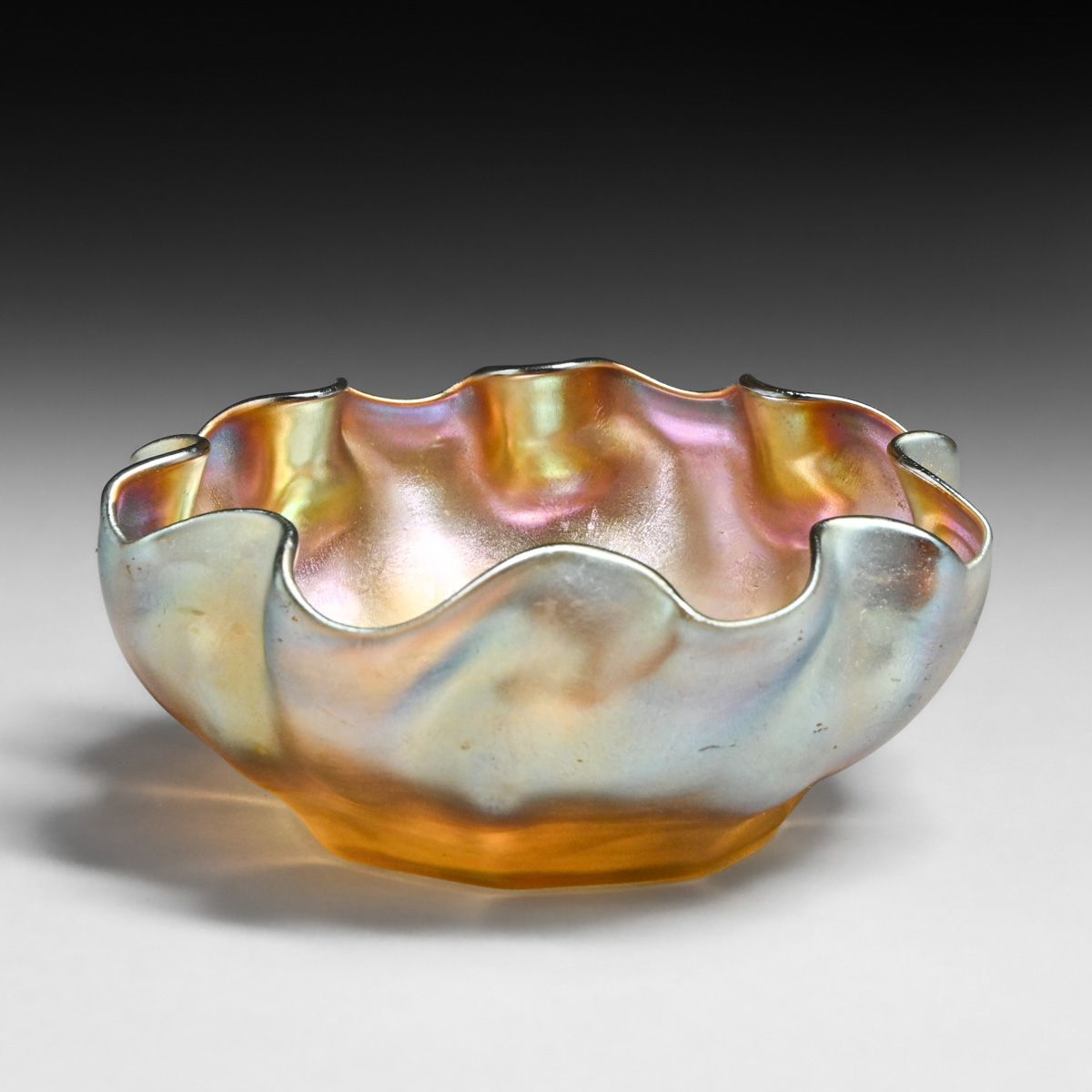 Tiffany Favile Glass Ruffled Rim Bowl c1910