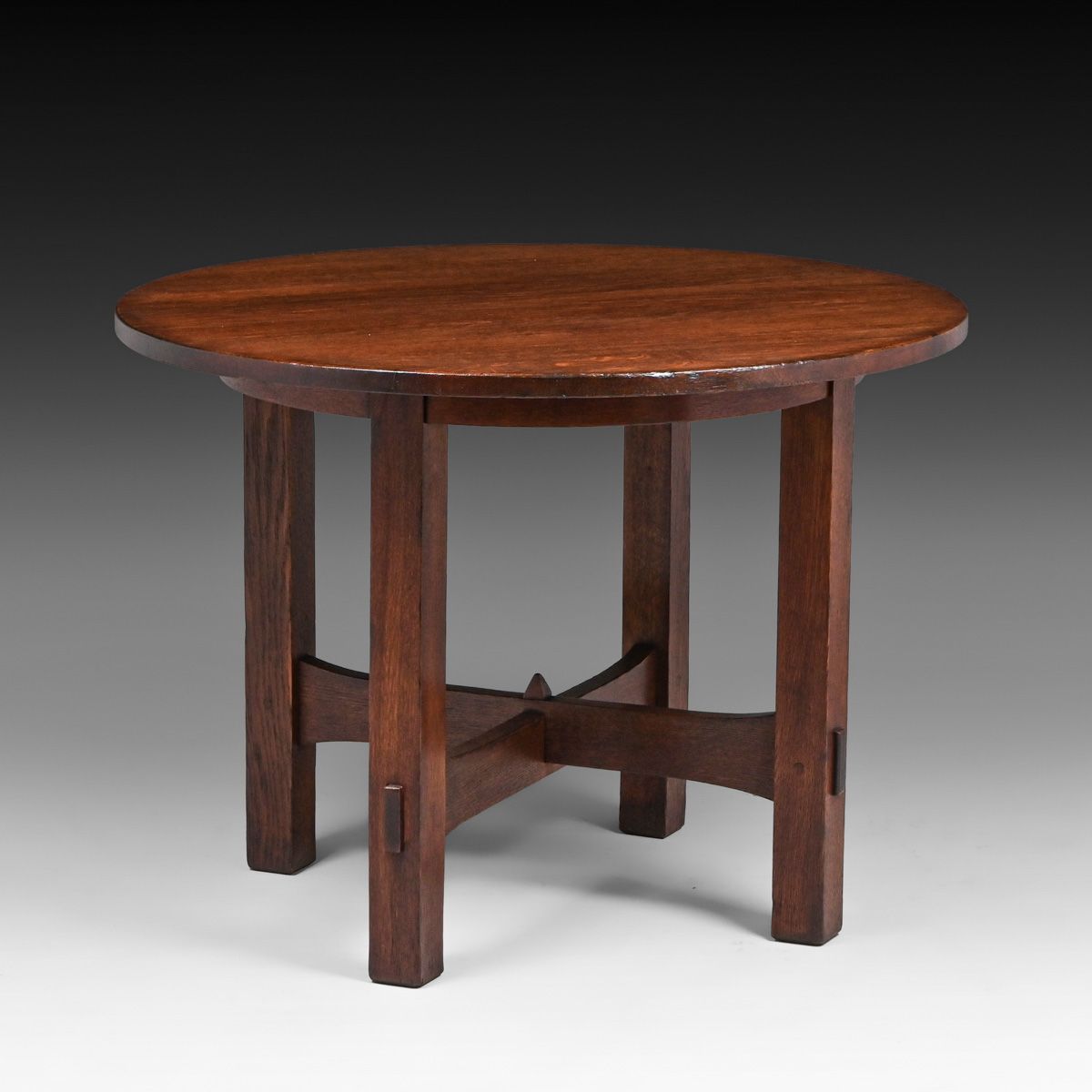 Gustav Stickley #626 Oak 40"d Lamp Table c1905