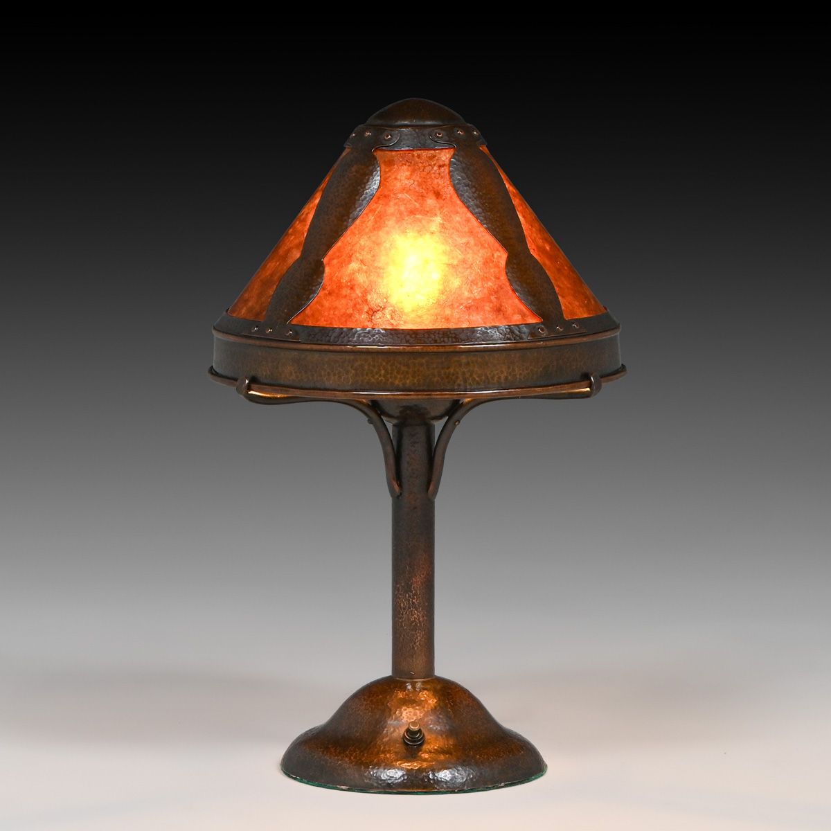Benedict Studios Hammered Copper & Mica Lamp c1910