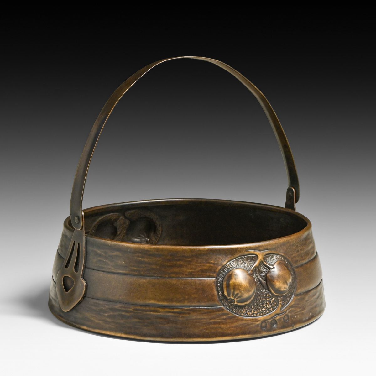 German Art Nouveau Hammered Copper One-Handled Bowl c1900s