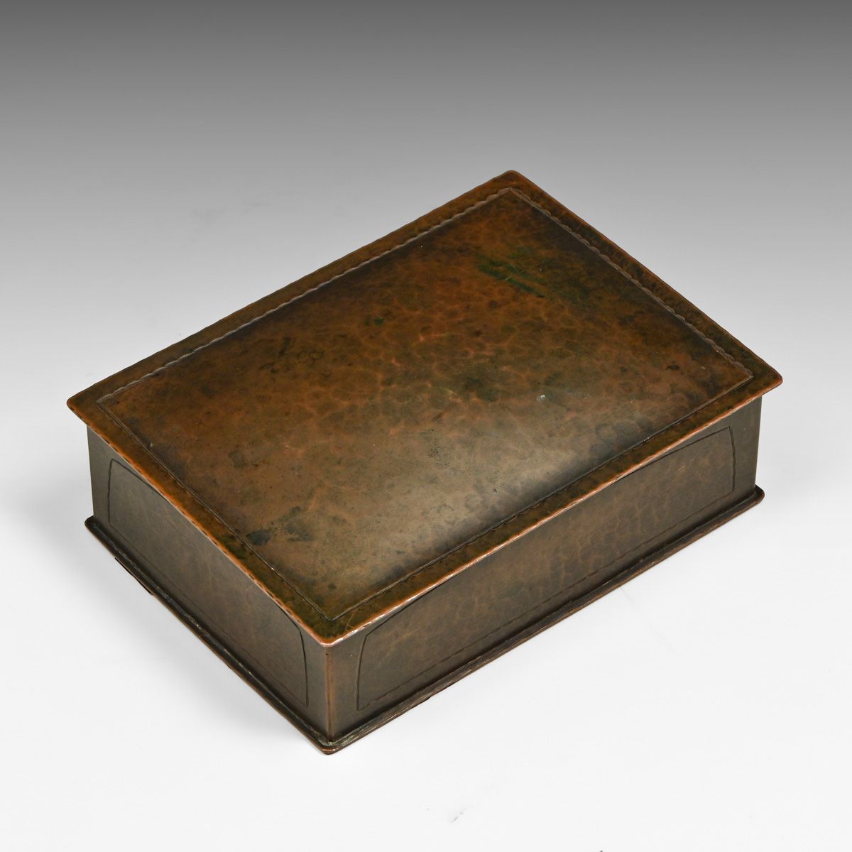Karl Kipp - Tookay Shop - East Aurora, NY Hammered Copper Jewelry Box c1912-1915