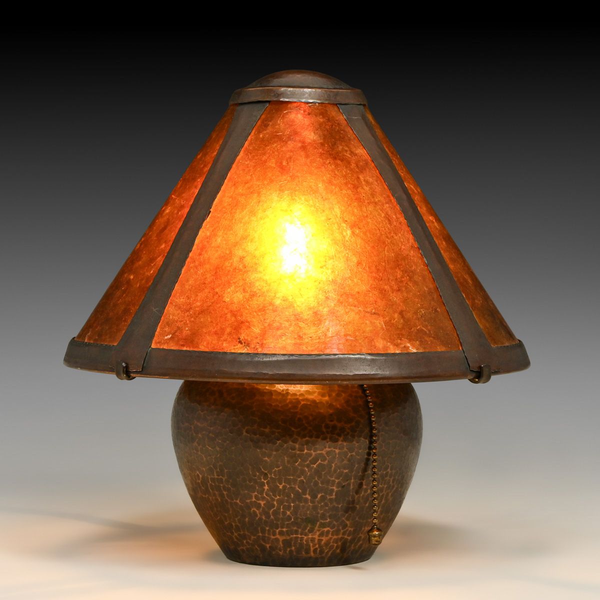 Dirk van Erp Influenced Hammered Copper & Mica Boudoir Lamp c1920s