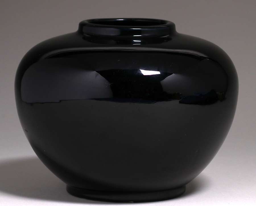 California Historical Design | California Porcelain Mirror Black Vase